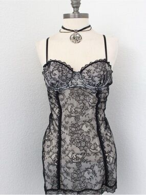 Y2k vintage 2000’s Victoria’s Secret black floral lace lingerie negligée slip
